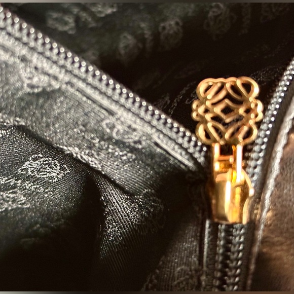 LOEWE Leather and Leopard Print Tote with Black Handles - Picture 5 of 8